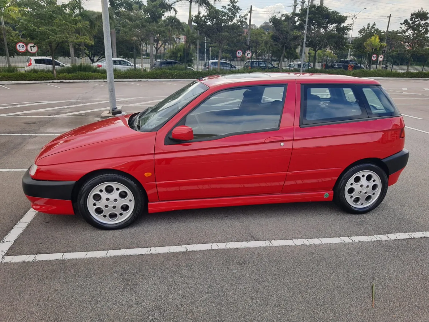 avv-alfa-romeo-145-2-0-qv-venda-akn9o13-imagem-009