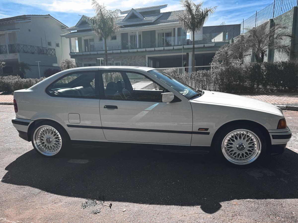 318iM - Foto #5 do anúncio à venda de Carro clássico
