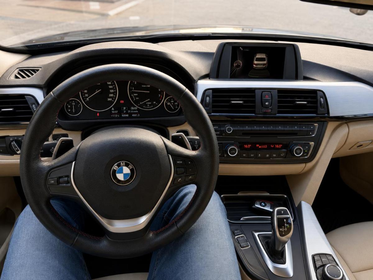 320i - Foto #2 do anúncio à venda de Carro clássico