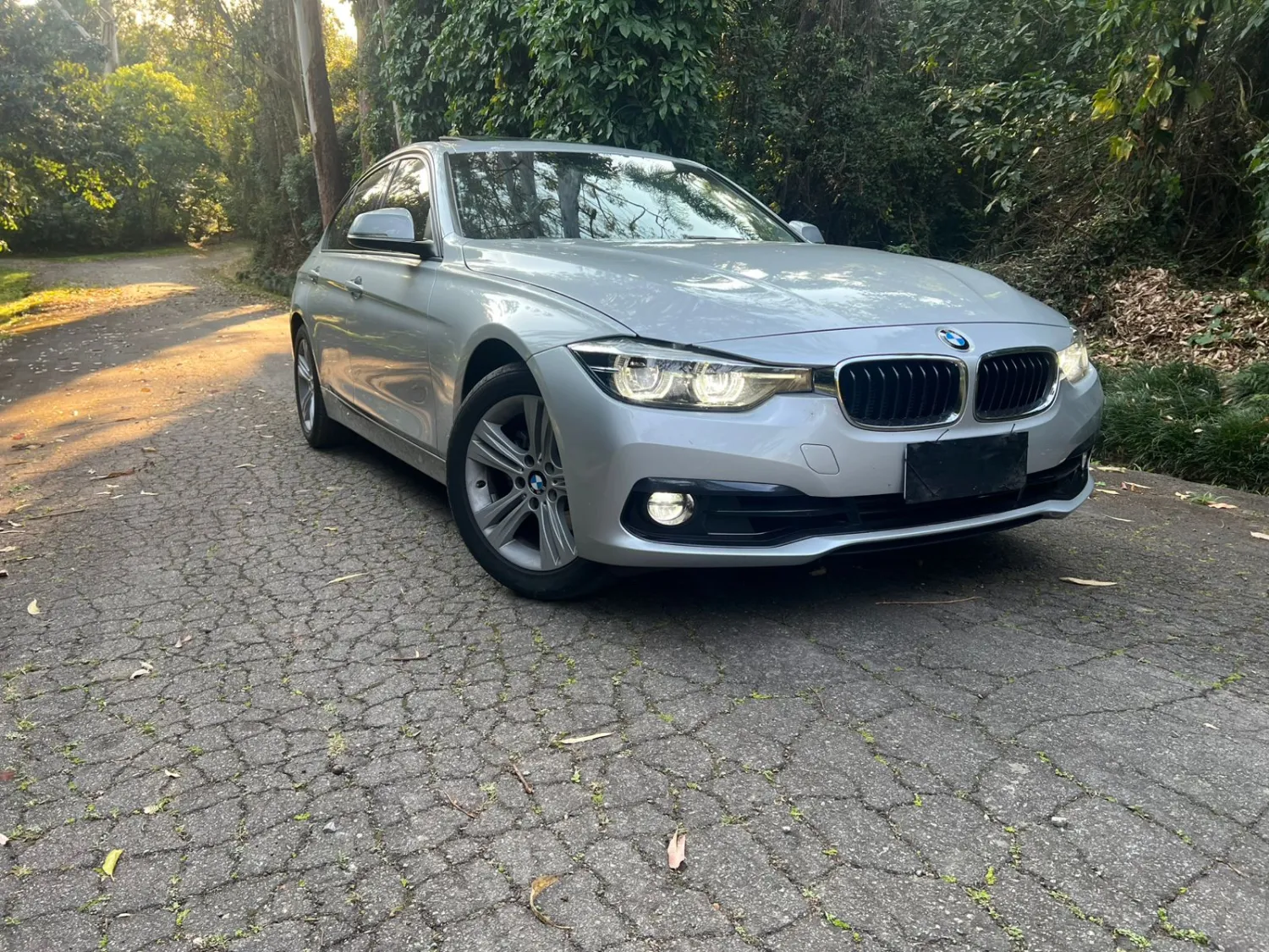avv-bmw-320i-venda-054233f-imagem-001