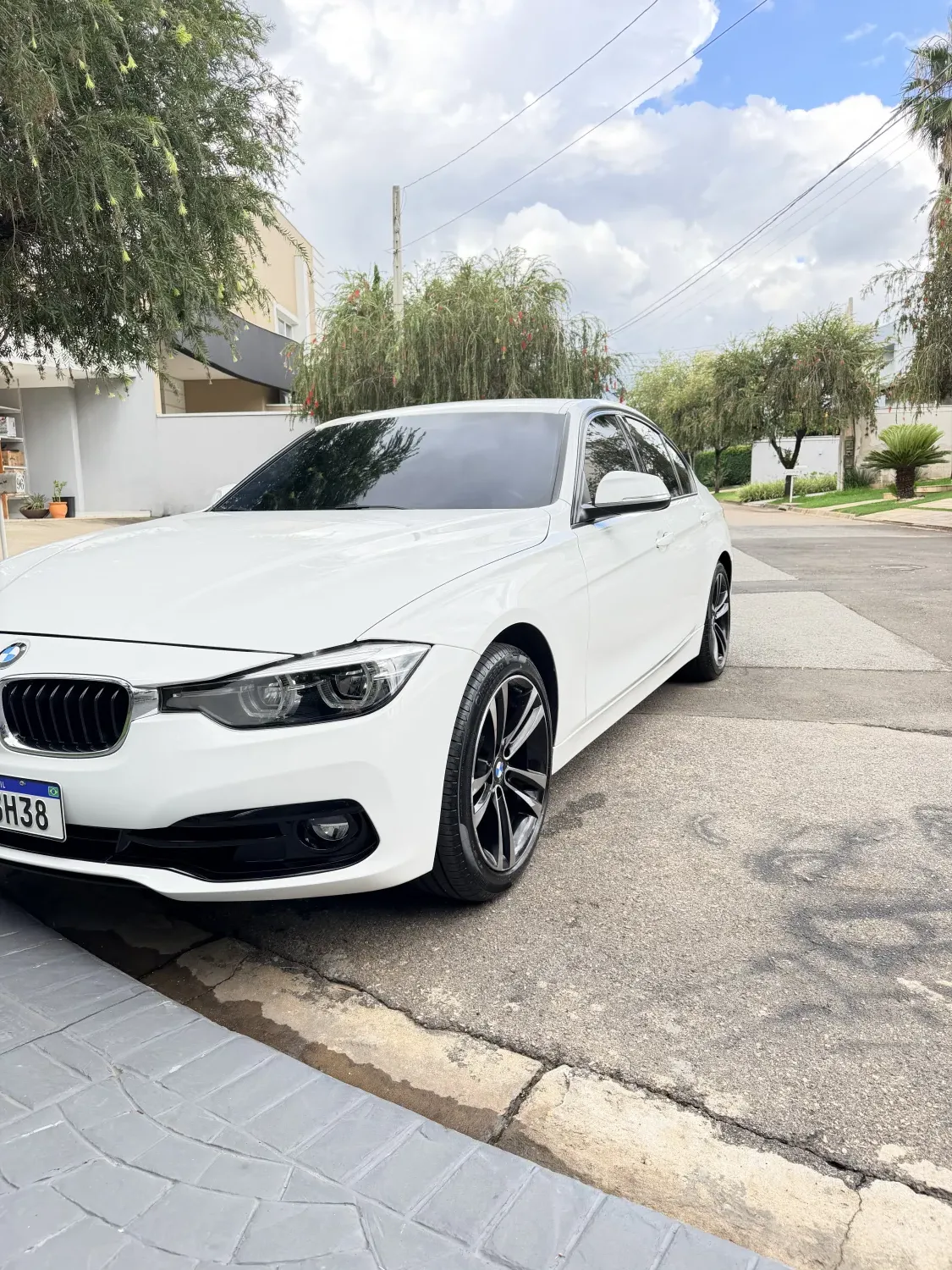 avv-bmw-320i-venda-47294a5-imagem-002