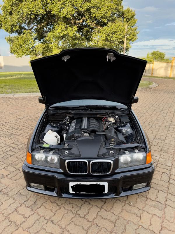 323i - Foto #2 do anúncio à venda de Carro clássico