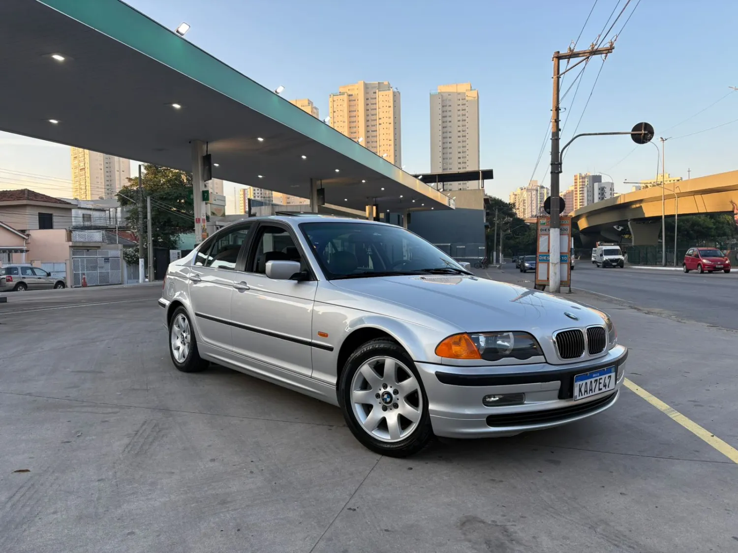 323i - Foto #9 do anúncio à venda de Carro clássico