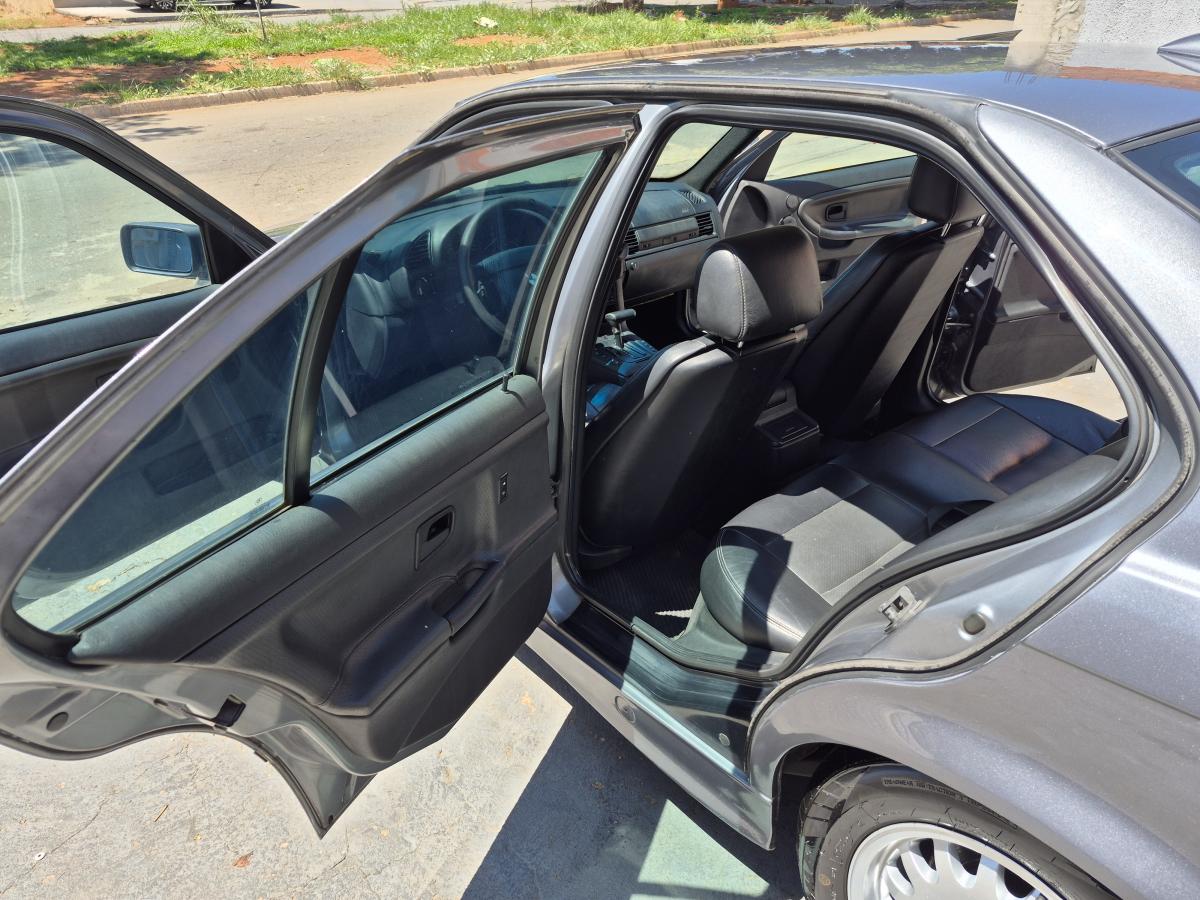 325i - Foto #3 do anúncio à venda de Carro clássico