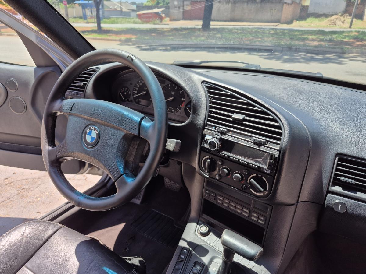 325i - Foto #16 do anúncio à venda de Carro clássico