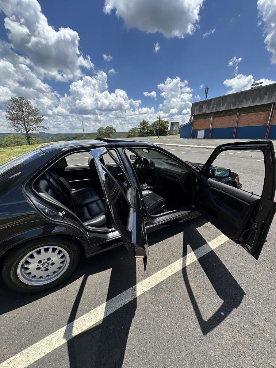 325i - Foto #10 do anúncio à venda de Carro clássico