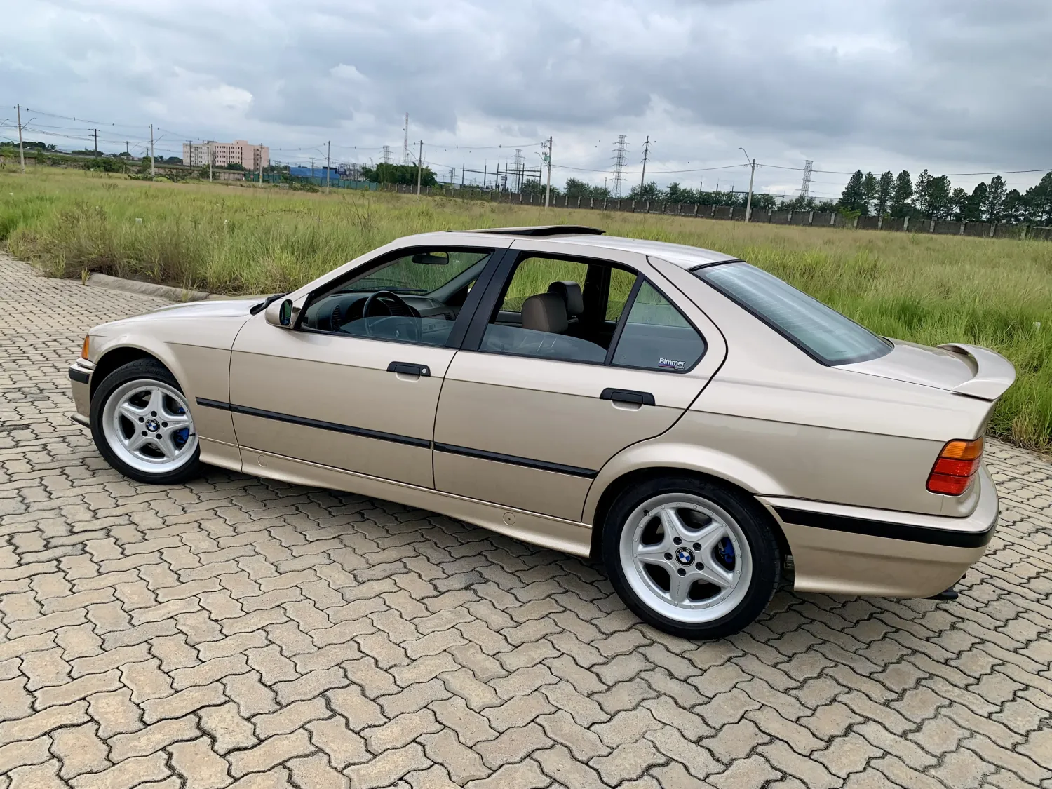 325i - Foto #4 do anúncio à venda de Carro clássico