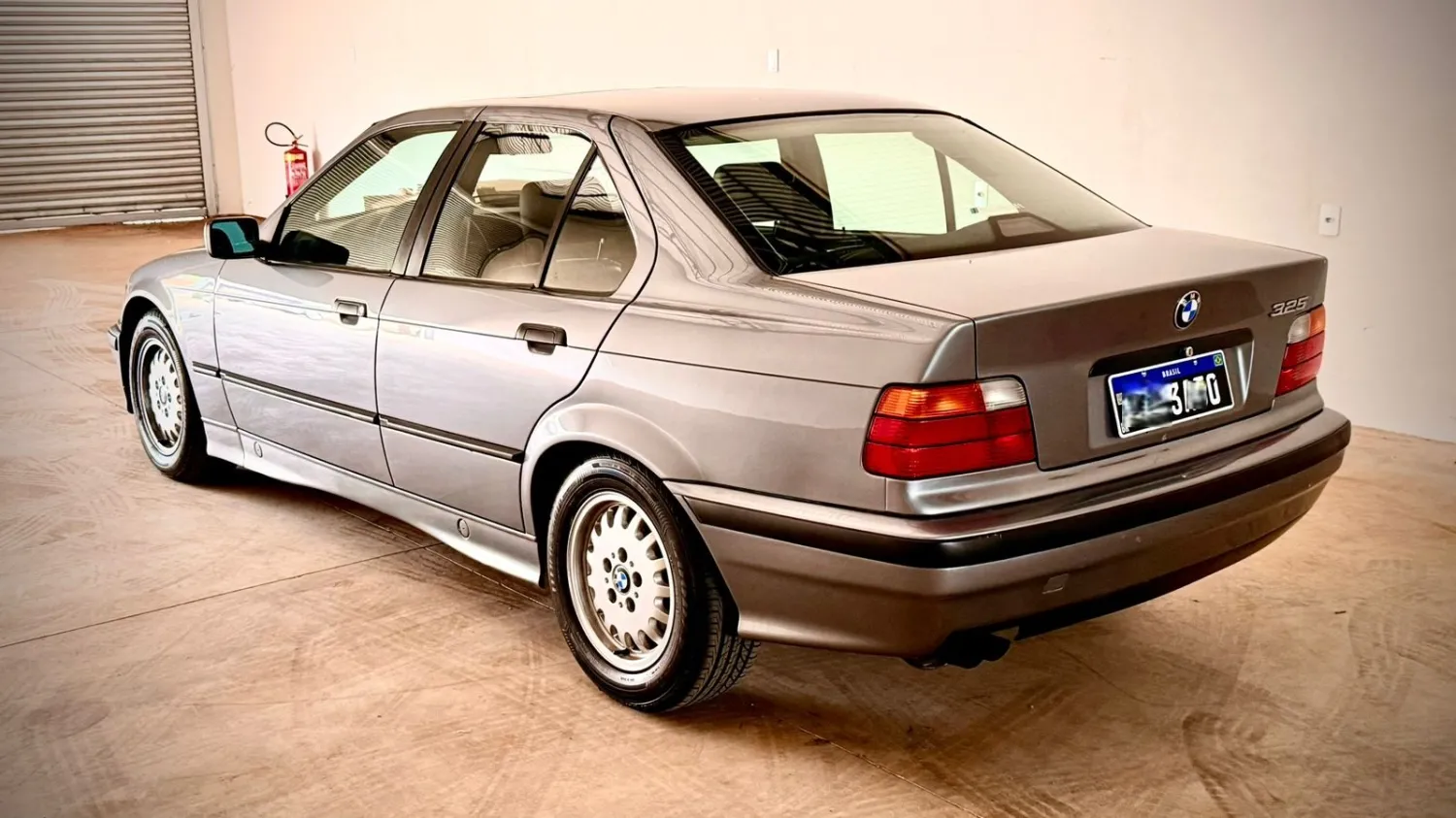 avv-bmw-325ia-venda-9319be3-imagem-015