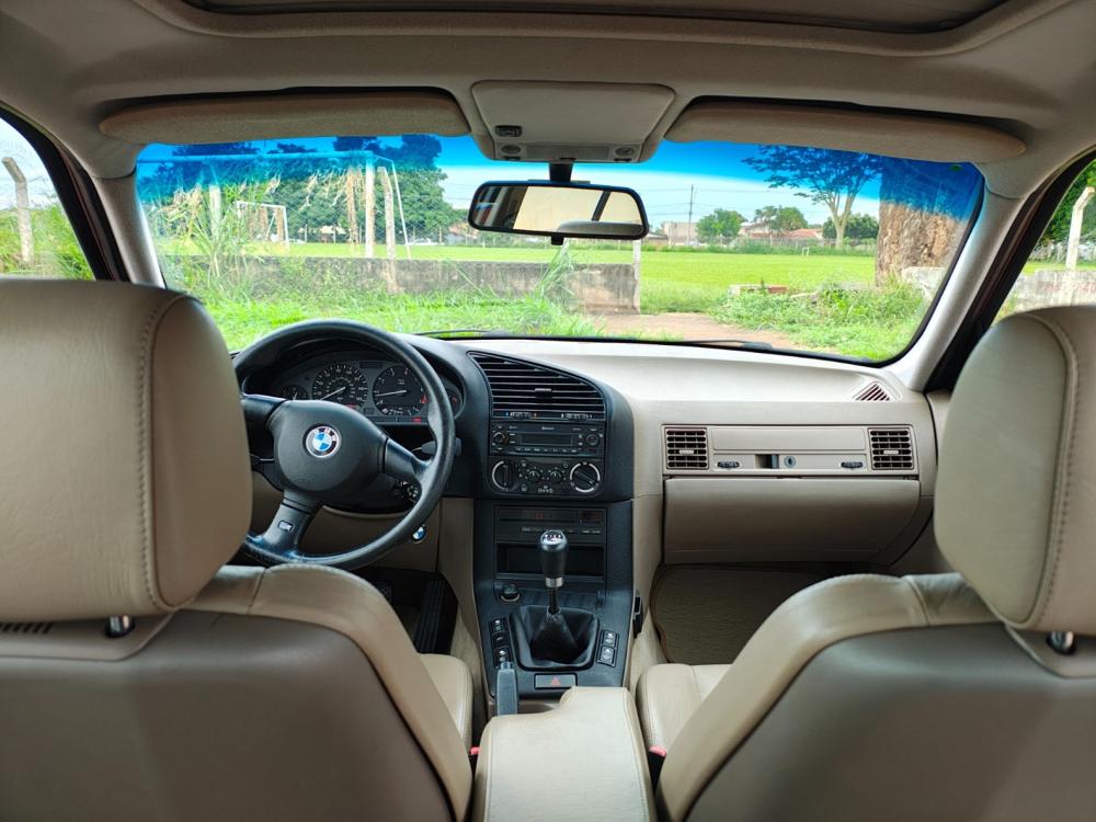 325i - Foto #2 do anúncio à venda de Carro clássico