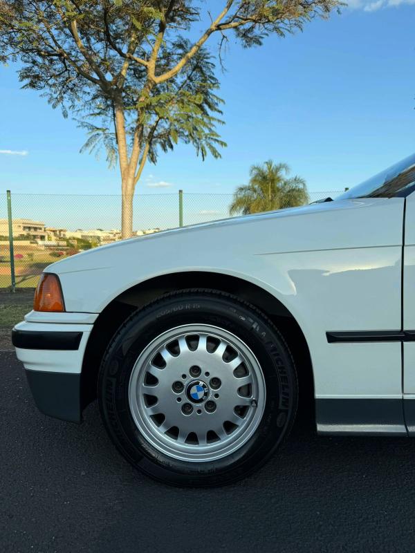 325i - Foto #11 do anúncio à venda de Carro clássico