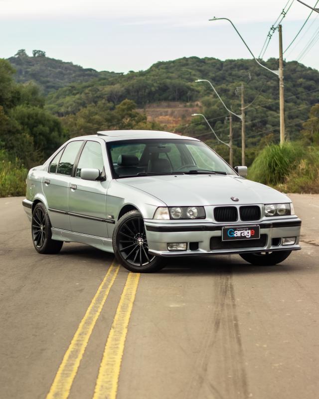 328i - Foto #2 do anúncio à venda de Carro clássico