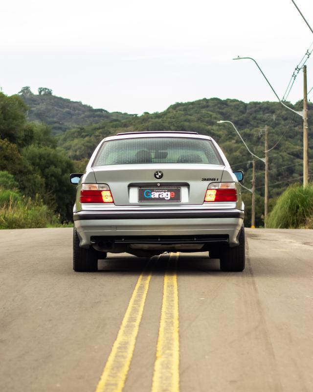 328i - Foto #8 do anúncio à venda de Carro clássico