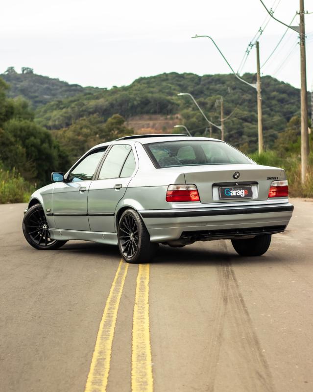328i - Foto #9 do anúncio à venda de Carro clássico