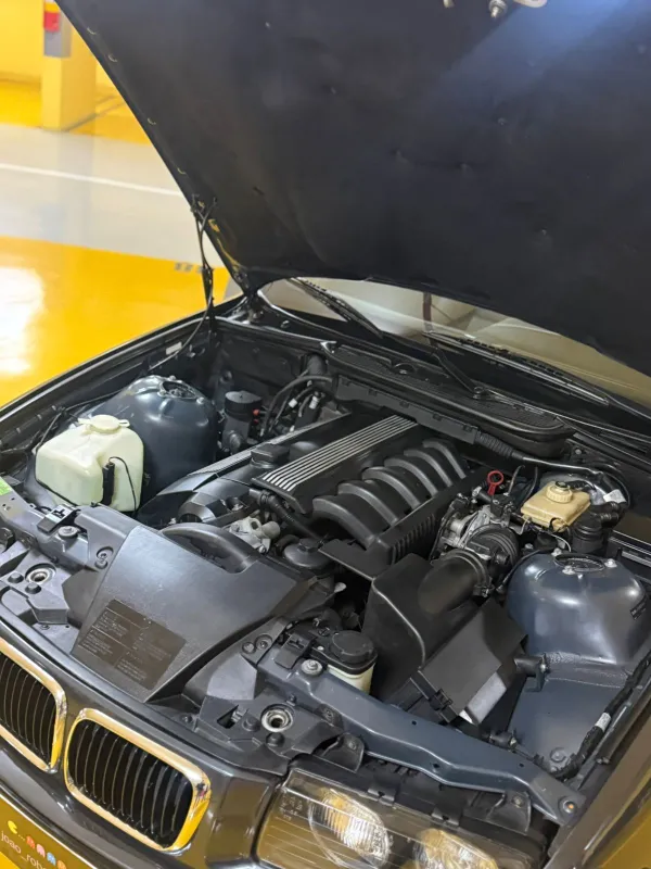 avv-bmw-328i-venda-53faaa0-imagem-003