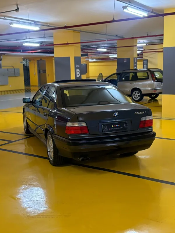 avv-bmw-328i-venda-53faaa0-imagem-014