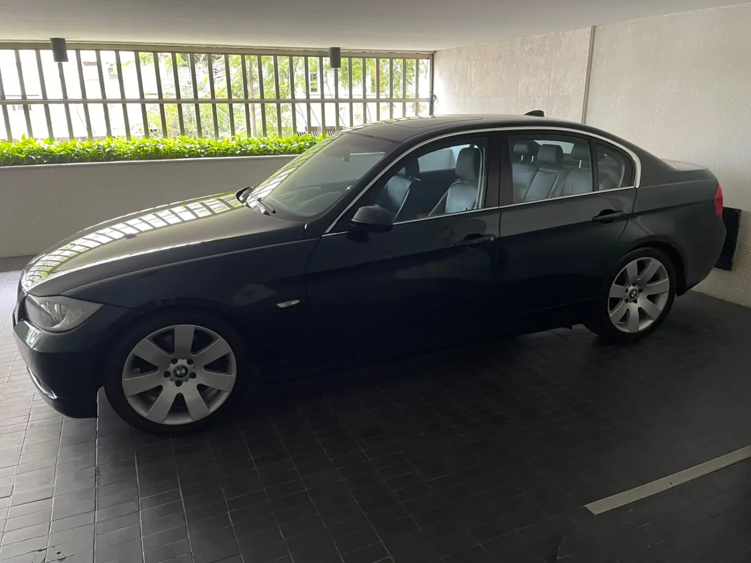 avv-bmw-330i-venda-725b55a-imagem-003