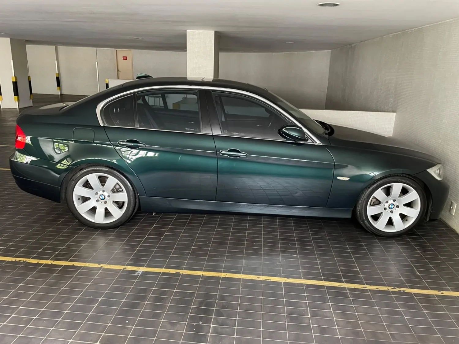 avv-bmw-330i-venda-725b55a-imagem-004