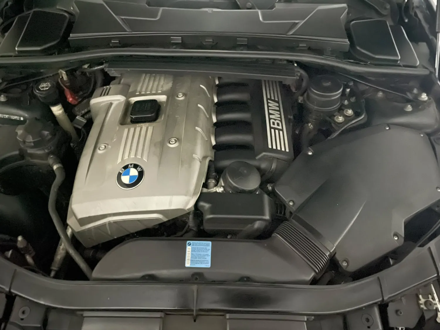 avv-bmw-330i-venda-725b55a-imagem-009