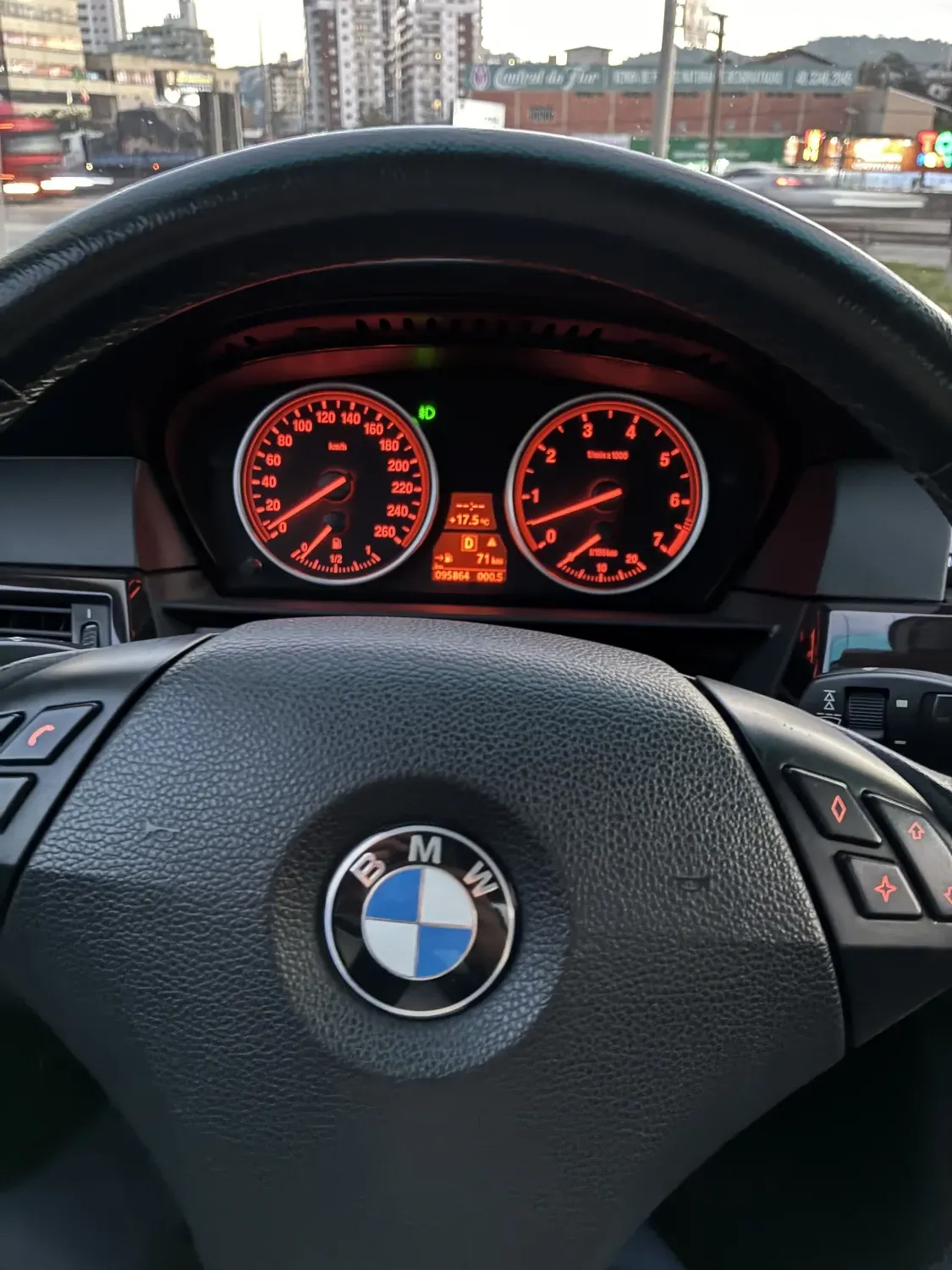 avv-bmw-550ivenda-0f3t5tz-imagem-005
