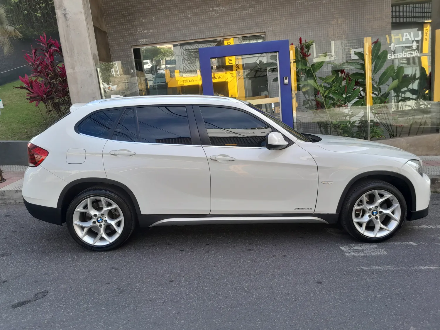 avv-bmw-x1-venda-26b6a39-imagem-023