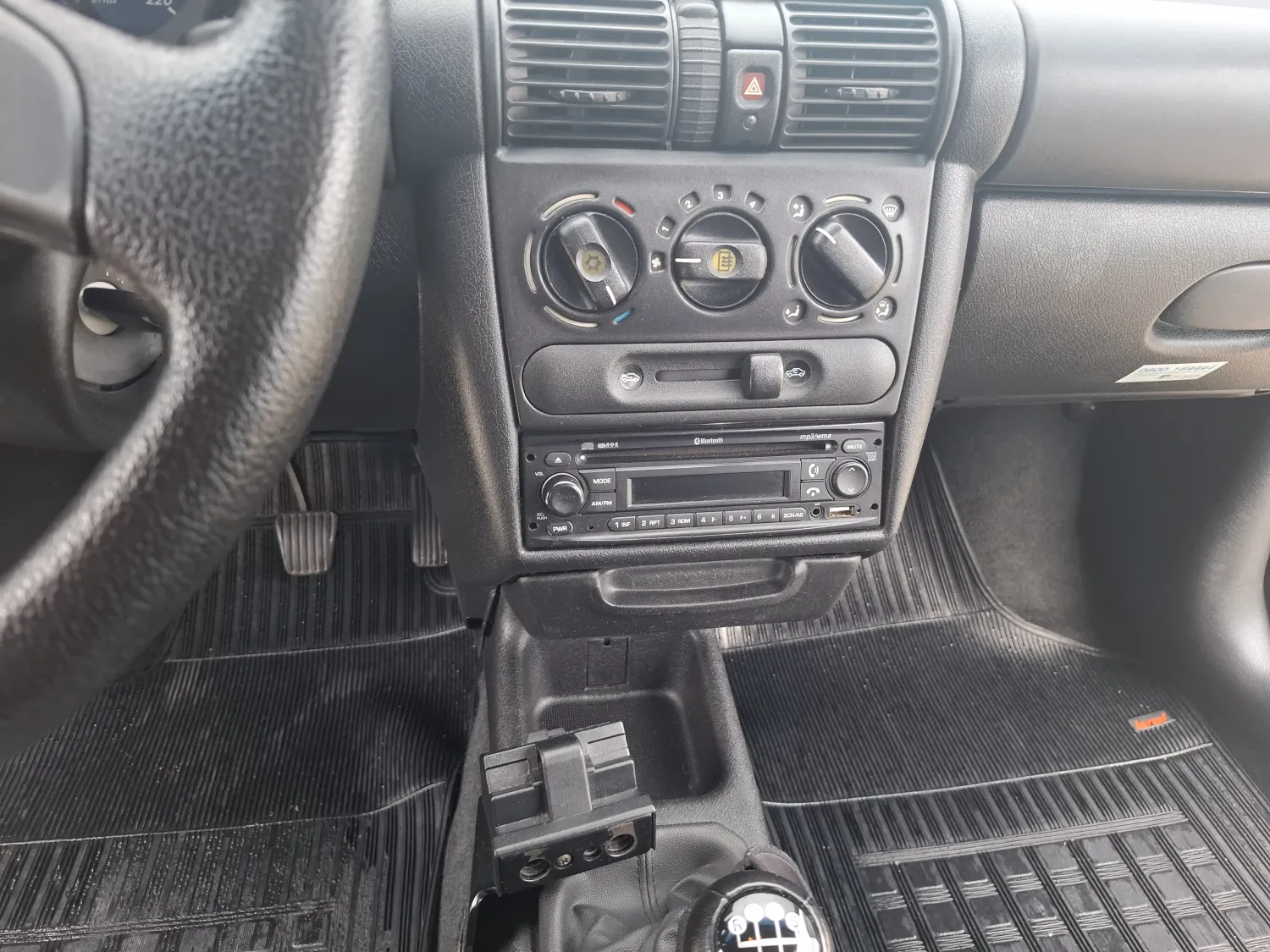 avv-chevrolet-corsa-venda-c164d04-imagem-017