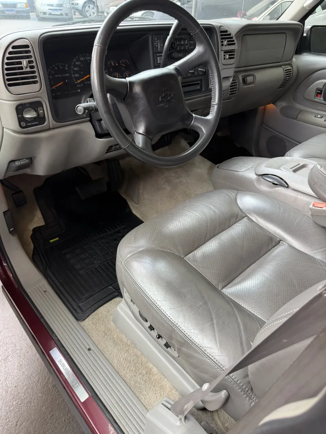 avv-chevrolet-suburban-venda-b92ed06-imagem-008