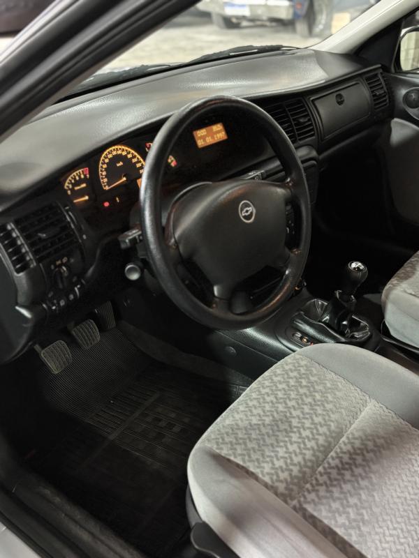 Vectra - Foto #18 do anúncio à venda de Carro clássico