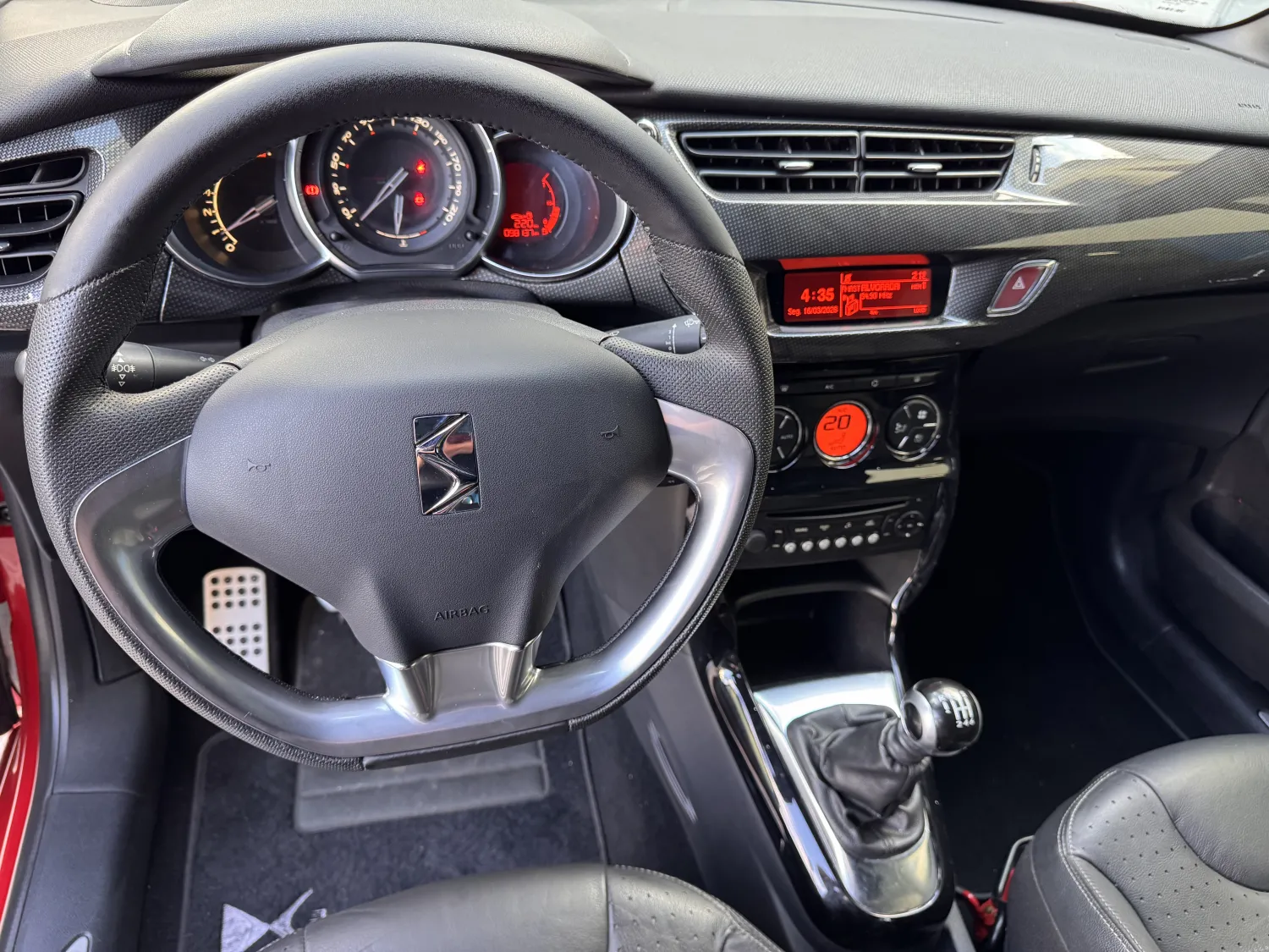 DS3 - Foto #5 do anúncio à venda de Carro clássico