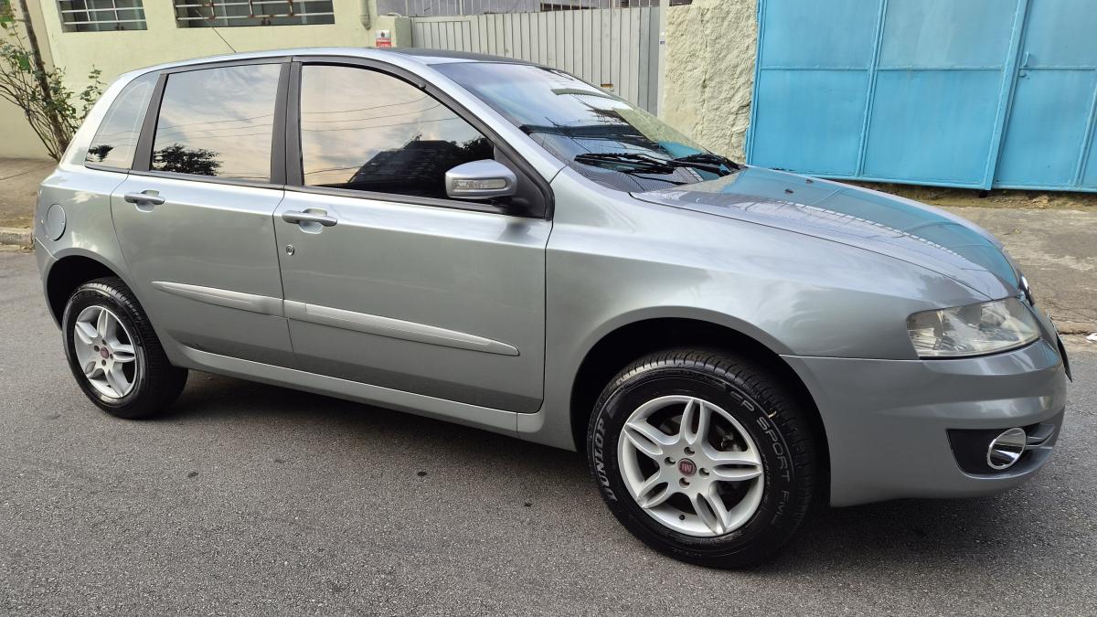 Stilo - Foto #2 do anúncio à venda de Carro clássico