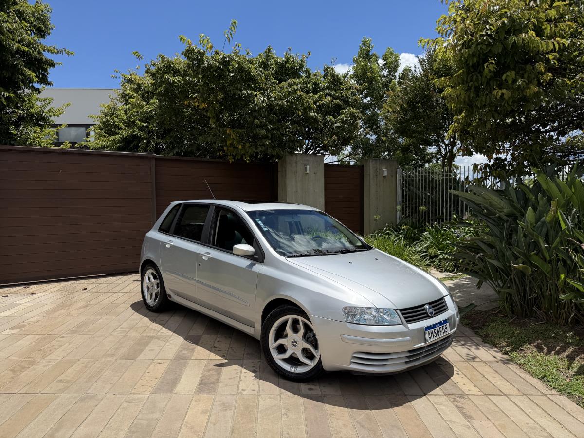 Stilo - Foto #9 do anúncio à venda de Carro clássico
