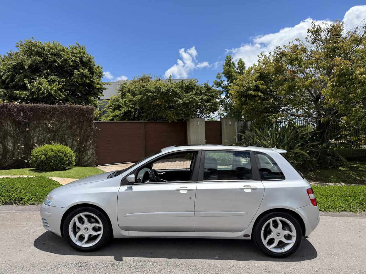 Stilo - Foto #10 do anúncio à venda de Carro clássico