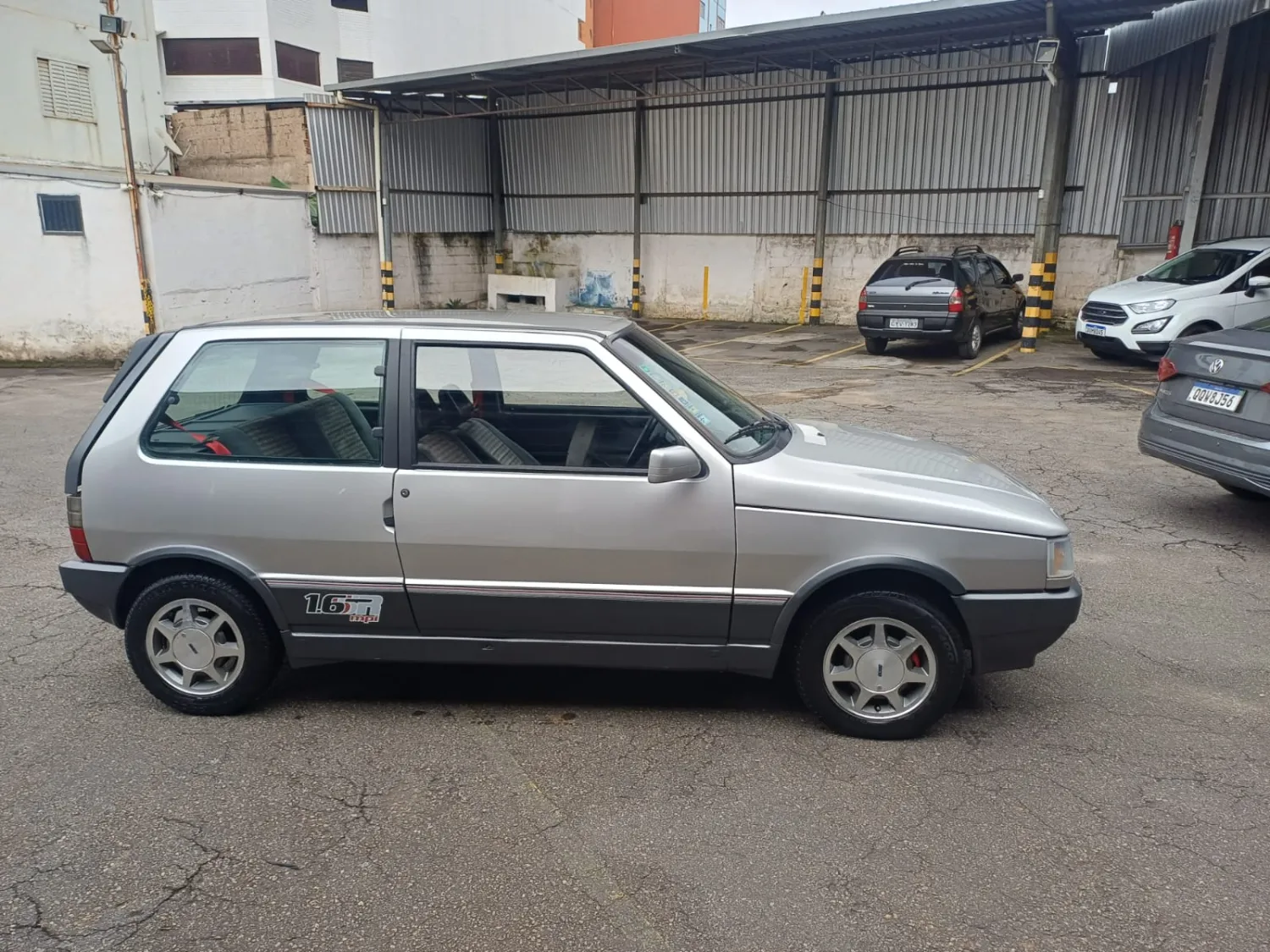 Uno - Foto #4 do anúncio à venda de Carro clássico