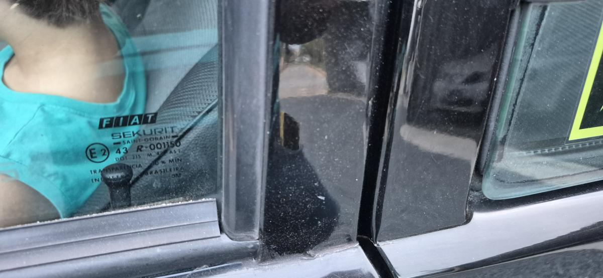 Uno - Foto #15 do anúncio à venda de Carro clássico
