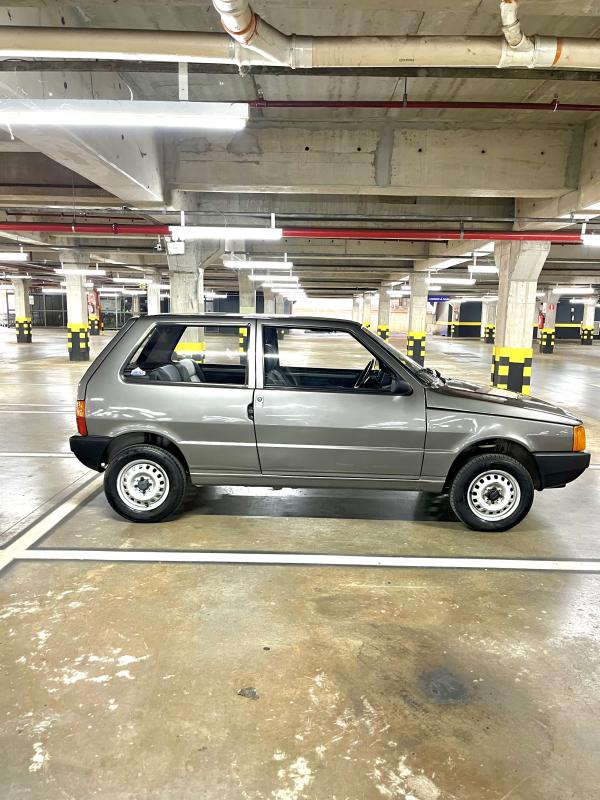 Uno - Foto #2 do anúncio à venda de Carro clássico