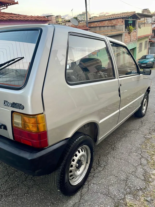 Uno - Foto #5 do anúncio à venda de Carro clássico