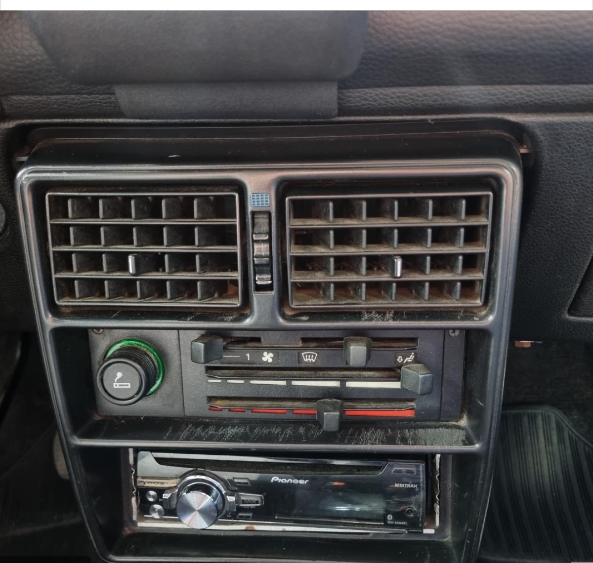Uno - Foto #30 do anúncio à venda de Carro clássico