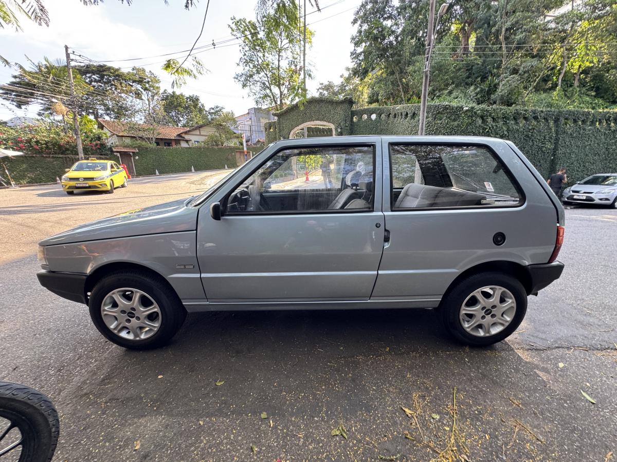 Uno - Foto #2 do anúncio à venda de Carro clássico