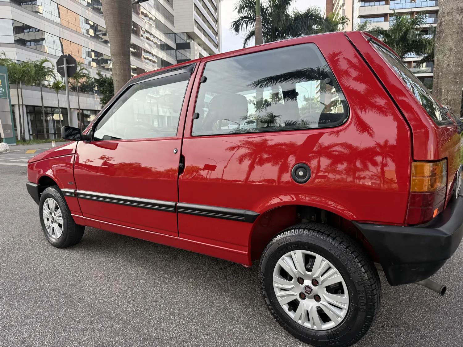 Uno - Foto #4 do anúncio à venda de Carro clássico