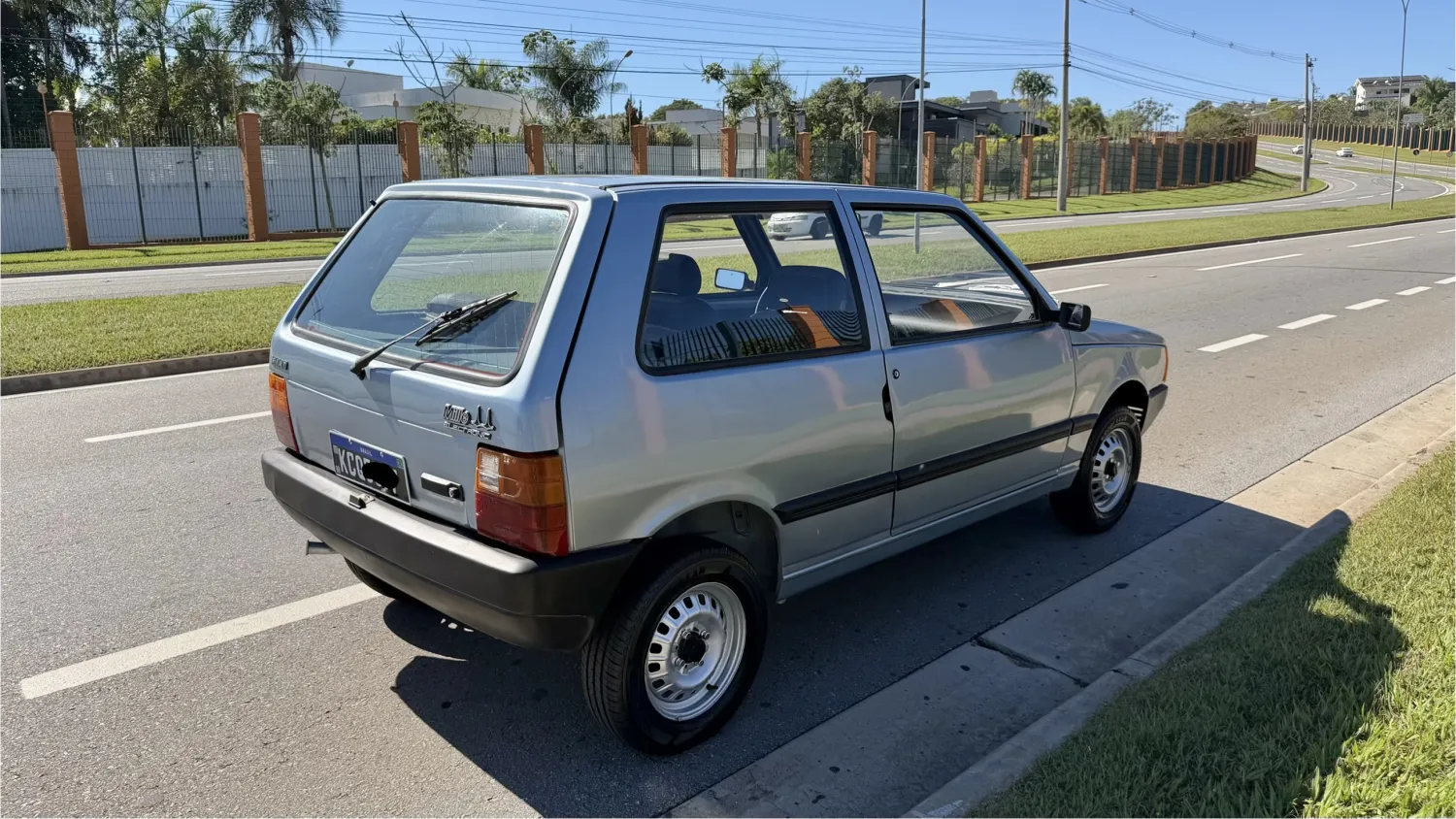 Uno - Foto #2 do anúncio à venda de Carro clássico