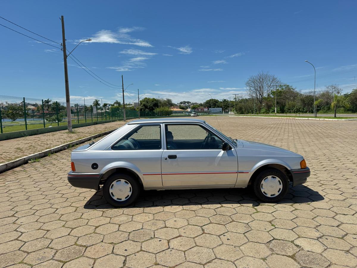 Escort - Foto #2 do anúncio à venda de Carro clássico