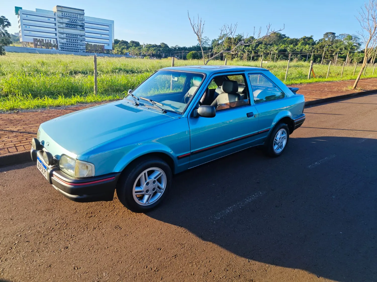 Escort - Foto #2 do anúncio à venda de Carro clássico