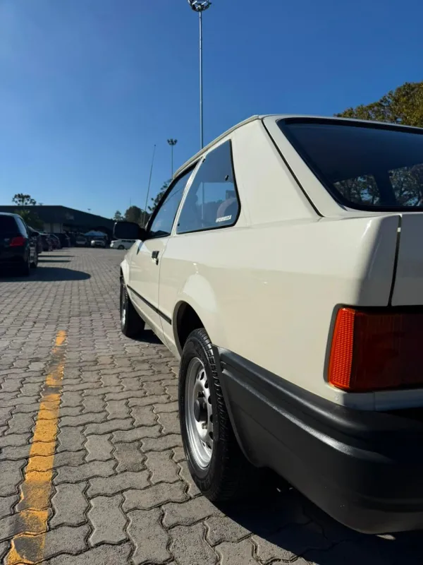 Escort - Foto #2 do anúncio à venda de Carro clássico