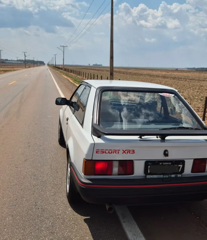 avv-ford-escort-xr3-venda-1m6sdxs-imagem-002