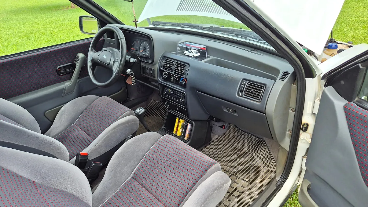 avv-ford-escort-xr3-venda-1m6sdxs-imagem-007