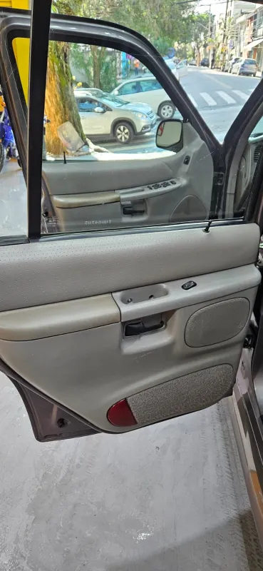 avv-ford-explorer-xlt-4x2-venda-i53zip4-imagem-011