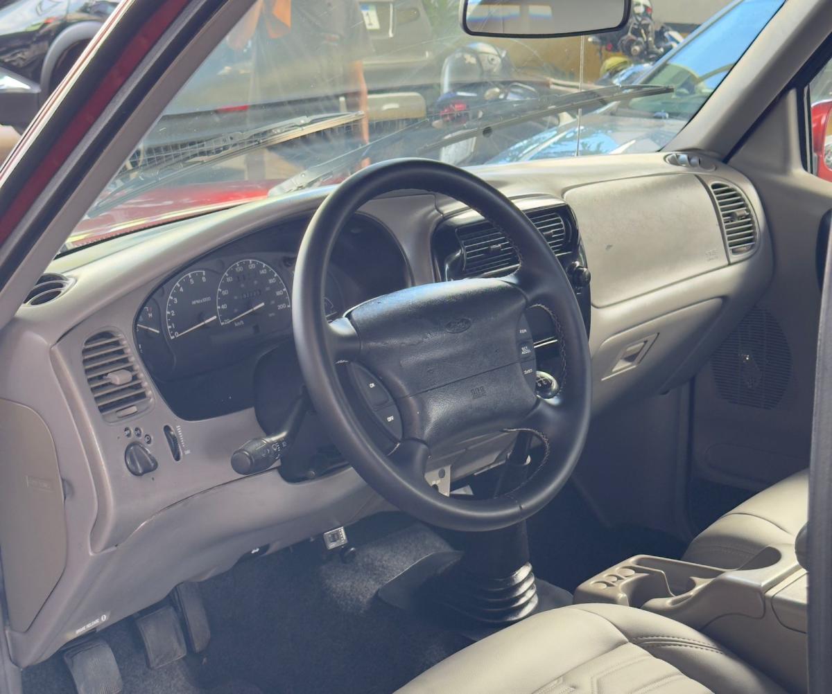 Ranger STX - Foto #2 do anúncio à venda de Carro clássico