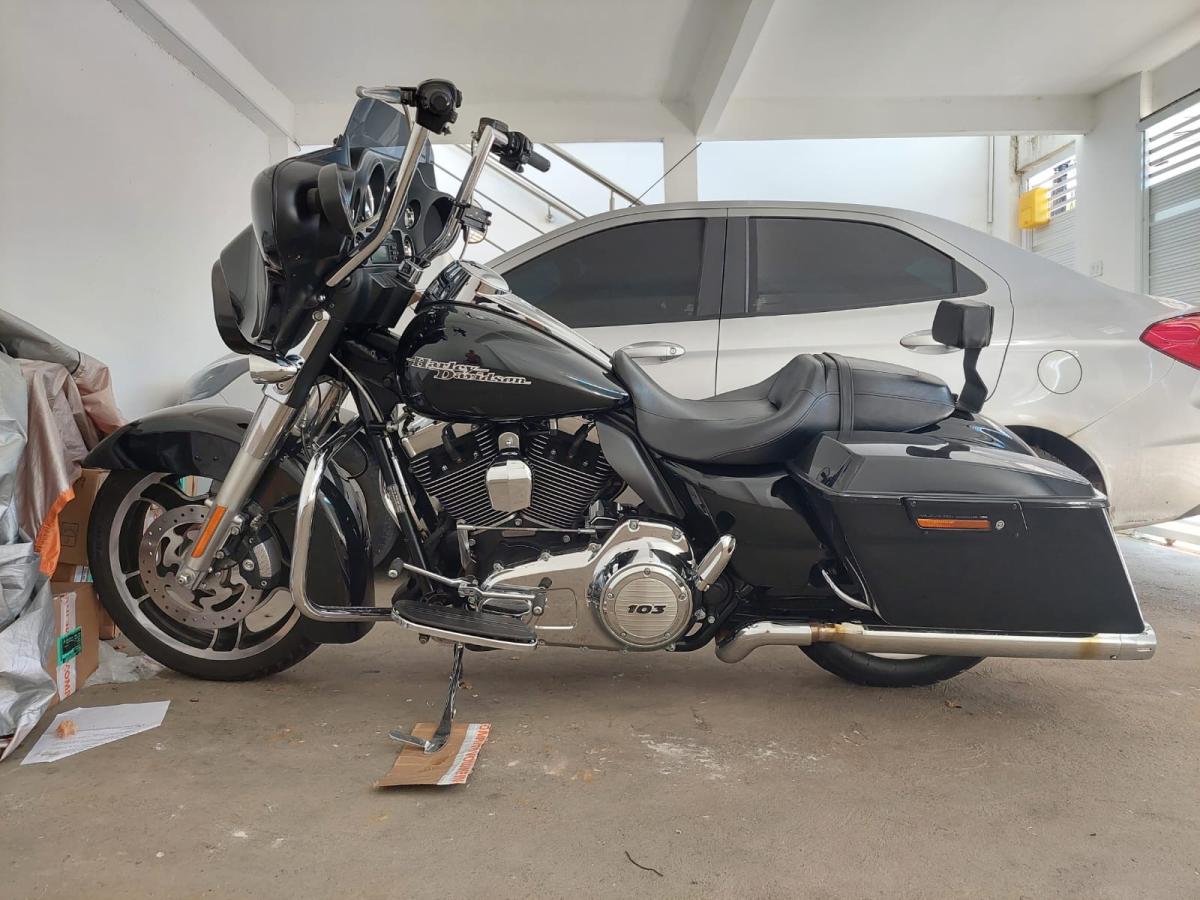 Street Glide - Foto #2 do anúncio à venda de Carro clássico