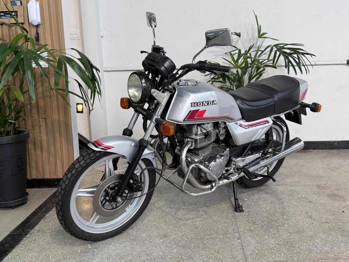CB 400 - Foto #3 do anúncio à venda de Carro clássico