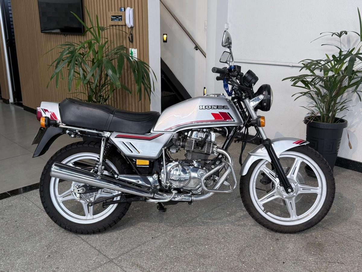 CB 400 - Foto #4 do anúncio à venda de Carro clássico