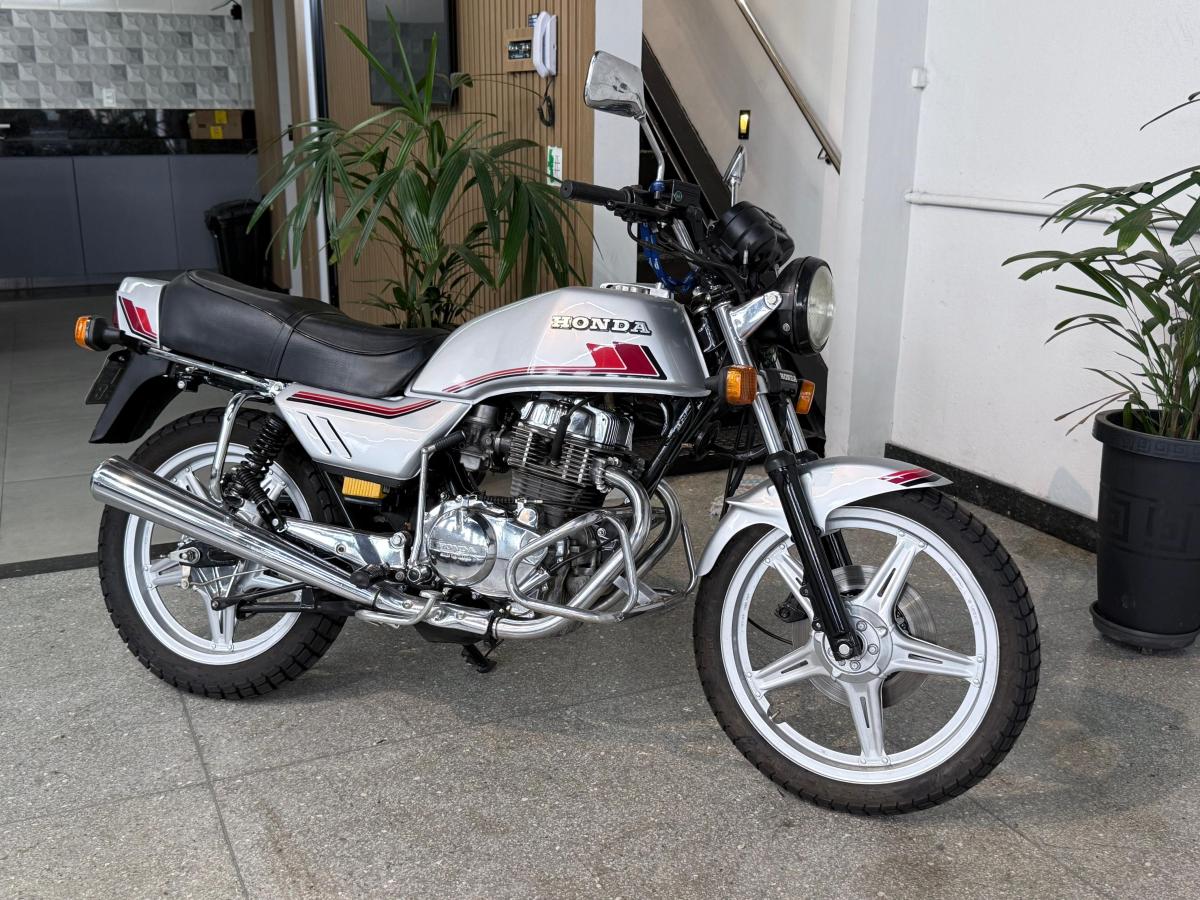 CB 400 - Foto #6 do anúncio à venda de Carro clássico